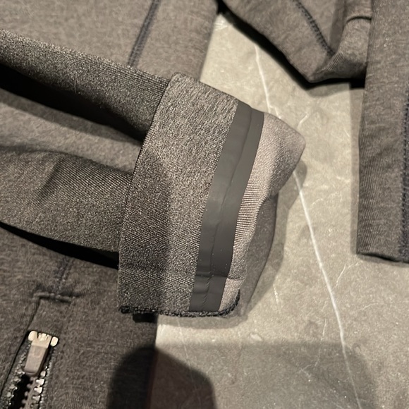 New balance sweater, small, dark charcoal grey colour, great condition - Picture 6 of 8